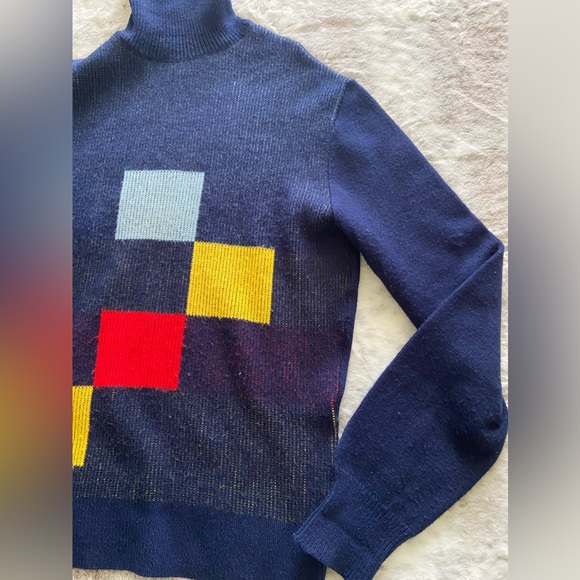 Womans Vintage Long Sleeve Turtleneck. Size Medium. Made in Italy,100% Acrylic - Picture 4 of 8